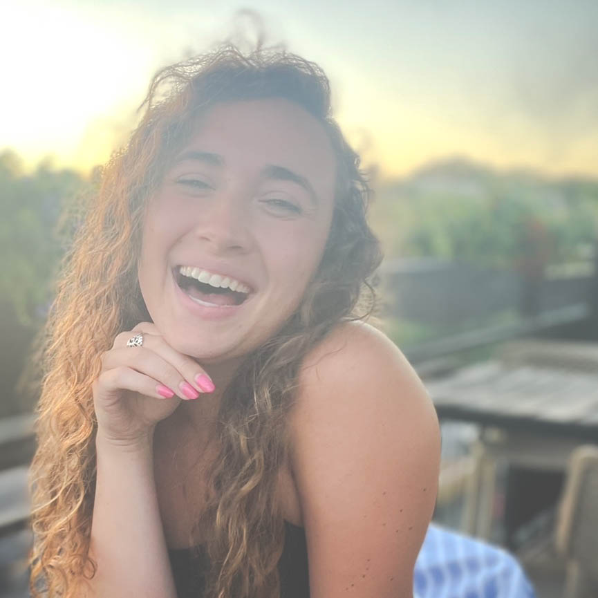 Image: Lauren O'Steen laughing while living single in Dallas, Texas.